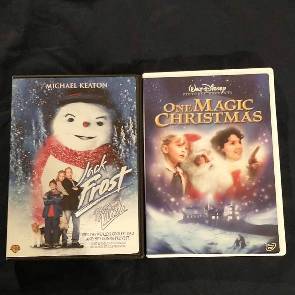 🎄2 DVD Christmas Movies🎄- DONATING SOON!!!
